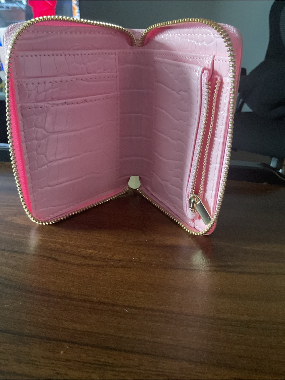 Cash Budget Pink Croc-Embossed Zip Wallet - Picture 2 of 14